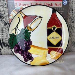 VINTAGE CHRISTMAS COLLECTABLE 
2 Piece Tidbit Dish Set